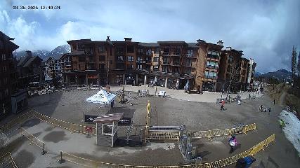 Revelstoke Mountain: Village (revelstokemountainresort.com)