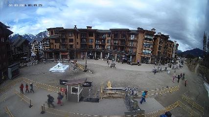 Revelstoke Mountain: Village (revelstokemountainresort.com)