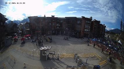 Revelstoke Mountain: Village (revelstokemountainresort.com)