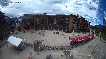 Revelstoke Mountain: Village (revelstokemountainresort.com)