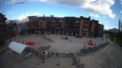 Revelstoke Mountain: Village (revelstokemountainresort.com)