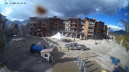 Revelstoke Mountain: Village (revelstokemountainresort.com)