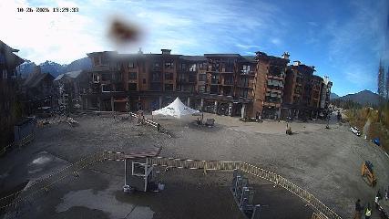 Revelstoke Mountain: Village (revelstokemountainresort.com)