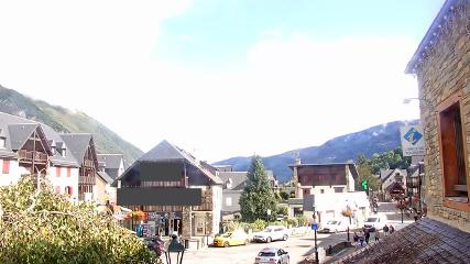 Saint Lary: Village  (altiservice.com)