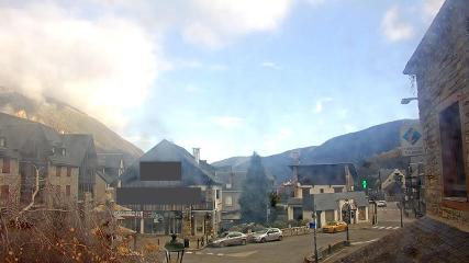 Saint Lary: Village  (altiservice.com)