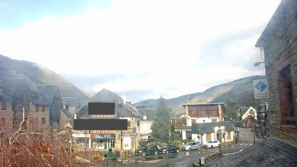 Saint Lary: Village  (altiservice.com)