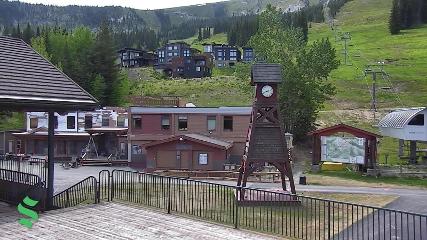 Schweitzer Mountain Resort: The Village (schweitzer.com)