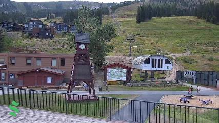 Schweitzer Mountain Resort: The Village (schweitzer.com)