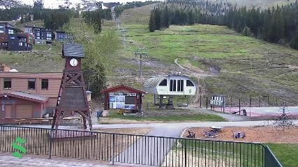 Schweitzer Mountain Resort: The Village (schweitzer.com)