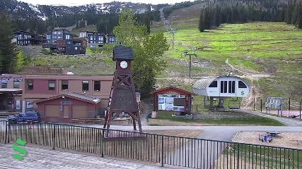 Schweitzer Mountain Resort: The Village (schweitzer.com)