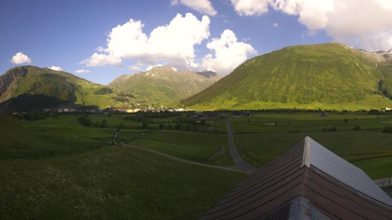 Webcam SkiArena - Andermatt Sedrun: Golfplatz