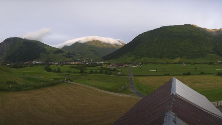 Webcam SkiArena - Andermatt Sedrun: Golfplatz