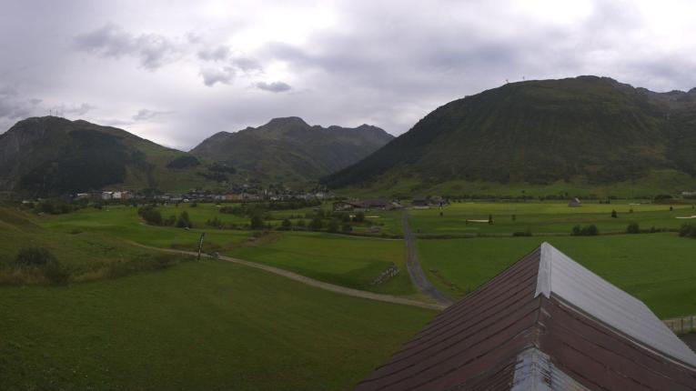 Webcam SkiArena - Andermatt Sedrun: Golfplatz