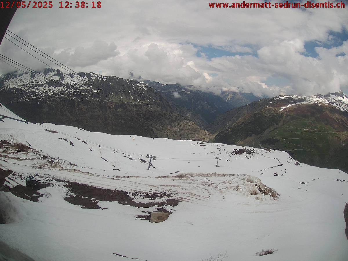 Webcam SkiArena - Andermatt Sedrun: Mittelstation Gurschen, Andermatt