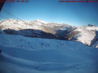 SkiArena - Andermatt Sedrun: Mittelstation Gurschen, Andermatt (skiarena.ch)