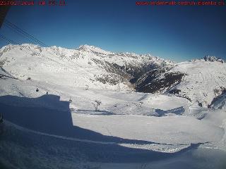 SkiArena - Andermatt Sedrun: Mittelstation Gurschen, Andermatt (skiarena.ch)