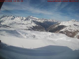 SkiArena - Andermatt Sedrun: Mittelstation Gurschen, Andermatt (skiarena.ch)