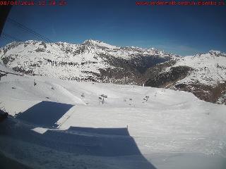 SkiArena - Andermatt Sedrun: Mittelstation Gurschen, Andermatt (skiarena.ch)
