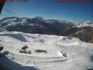 SkiArena - Andermatt Sedrun: Mittelstation Gurschen, Andermatt (skiarena.ch)