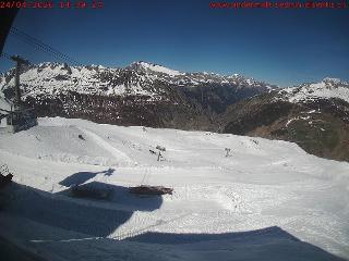 SkiArena - Andermatt Sedrun: Mittelstation Gurschen, Andermatt (skiarena.ch)