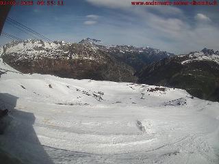 SkiArena - Andermatt Sedrun: Mittelstation Gurschen, Andermatt (skiarena.ch)