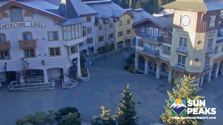 Webcam Sun Peaks: Village Clock Tower