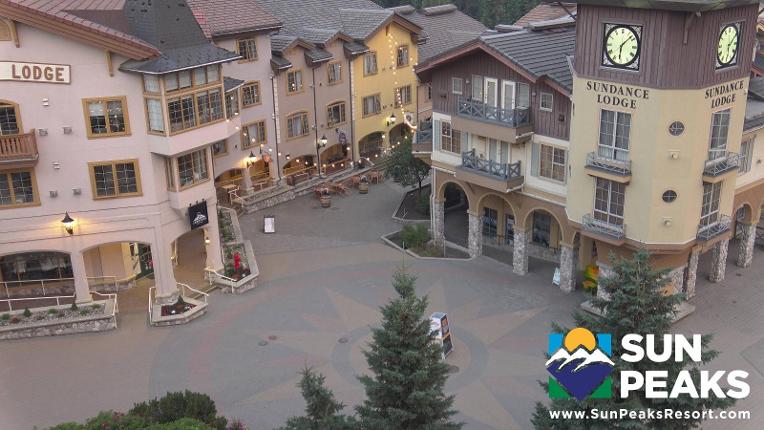 Webcam Sun Peaks: Village Clock Tower