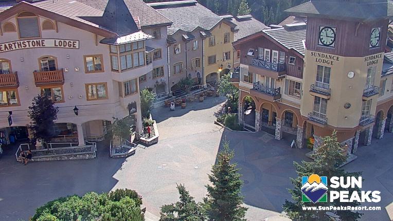Webcam Sun Peaks: Village Clock Tower