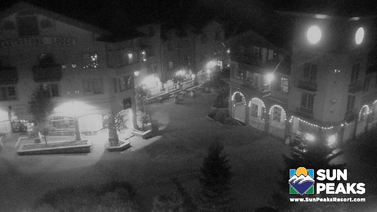 Webcam Sun Peaks: Village Clock Tower