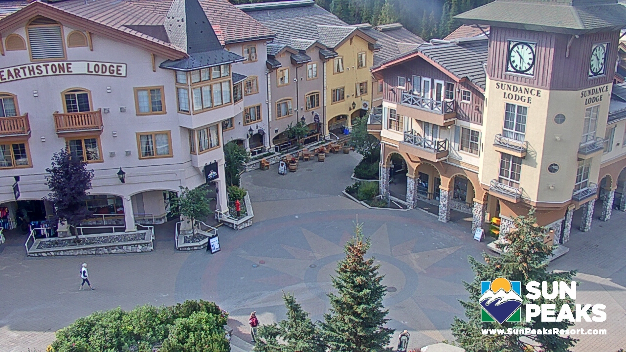 Webcam Sun Peaks: Village Clock Tower