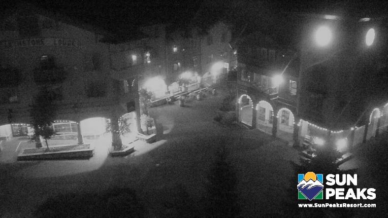 Webcam Sun Peaks: Village Clock Tower
