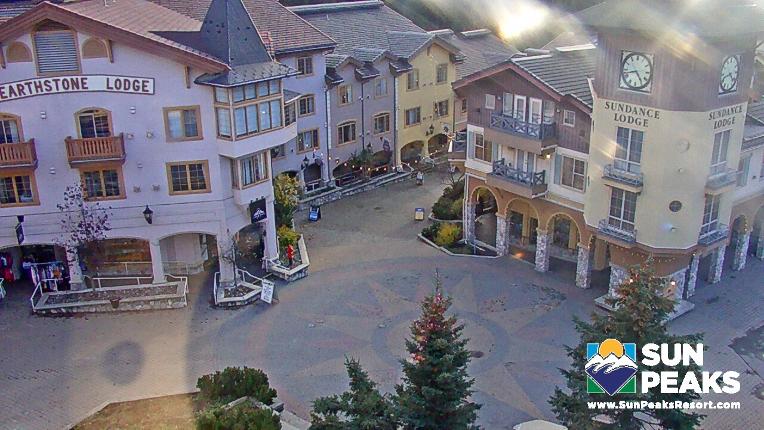 Webcam Sun Peaks: Village Clock Tower