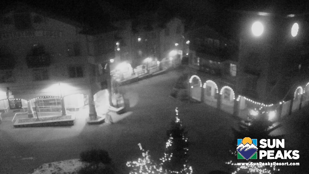 Webcam Sun Peaks: Village Clock Tower