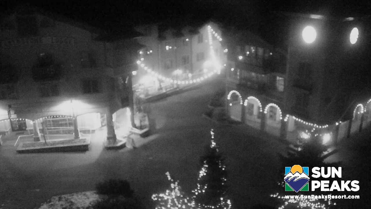 Webcam Sun Peaks: Village Clock Tower