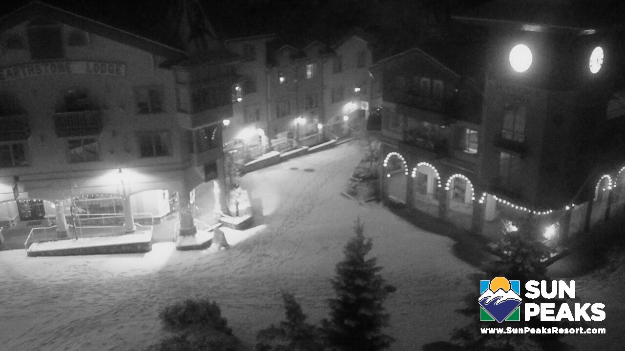 Webcam Sun Peaks: Village Clock Tower