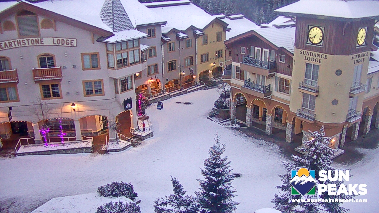 Webcam Sun Peaks: Village Clock Tower