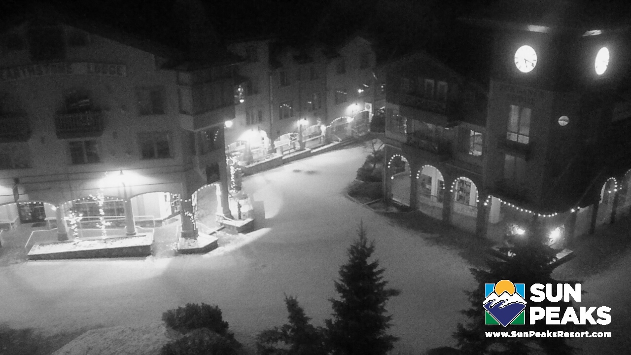 Webcam Sun Peaks: Village Clock Tower