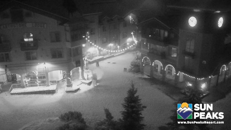 Webcam Sun Peaks: Village Clock Tower