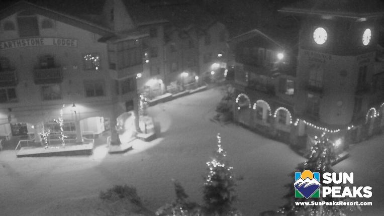 Webcam Sun Peaks: Village Clock Tower