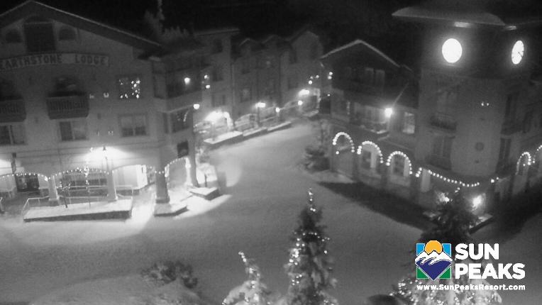 Webcam Sun Peaks: Village Clock Tower
