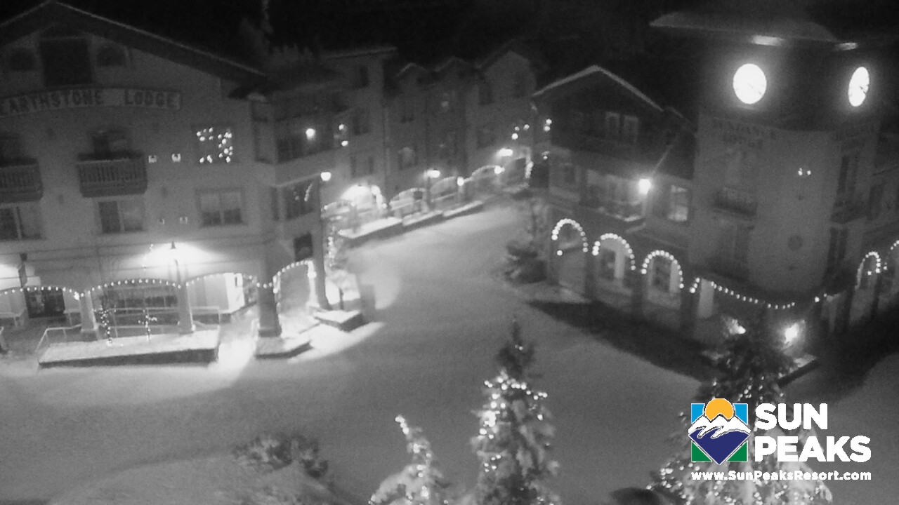 Webcam Sun Peaks: Village Clock Tower