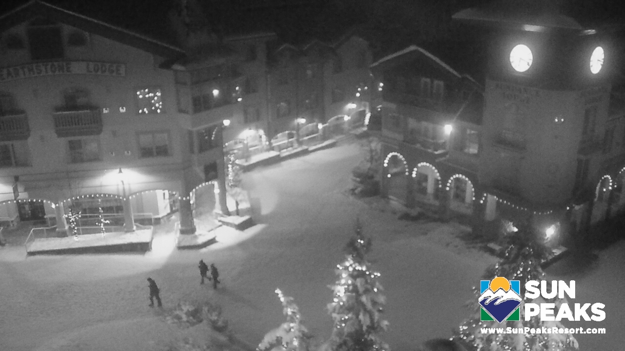 Webcam Sun Peaks: Village Clock Tower