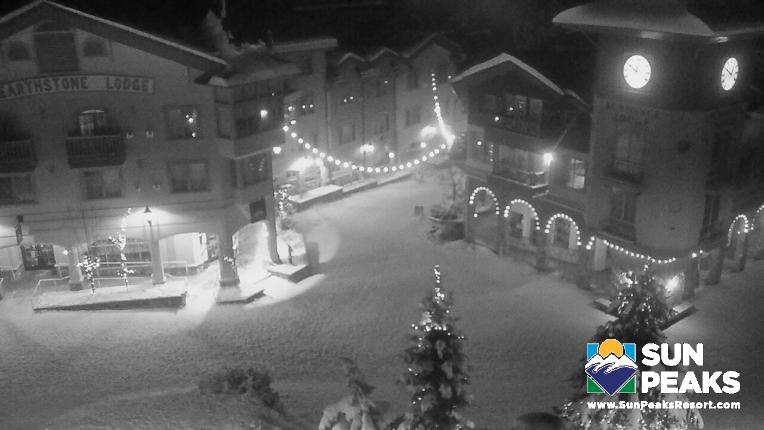 Webcam Sun Peaks: Village Clock Tower