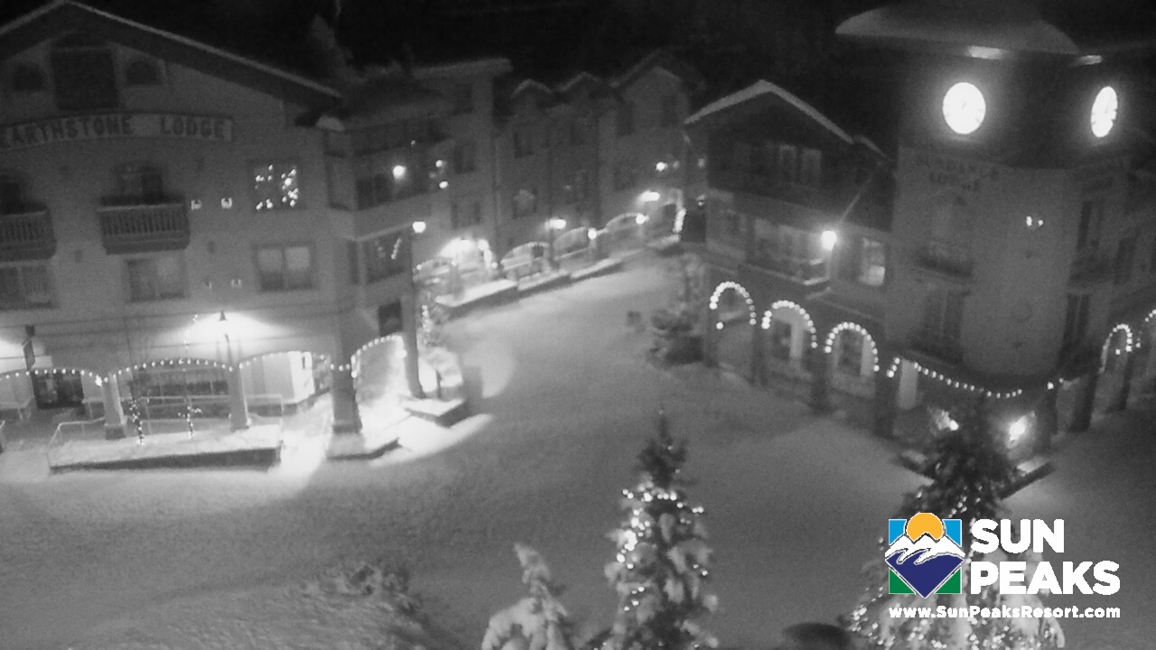 Webcam Sun Peaks: Village Clock Tower