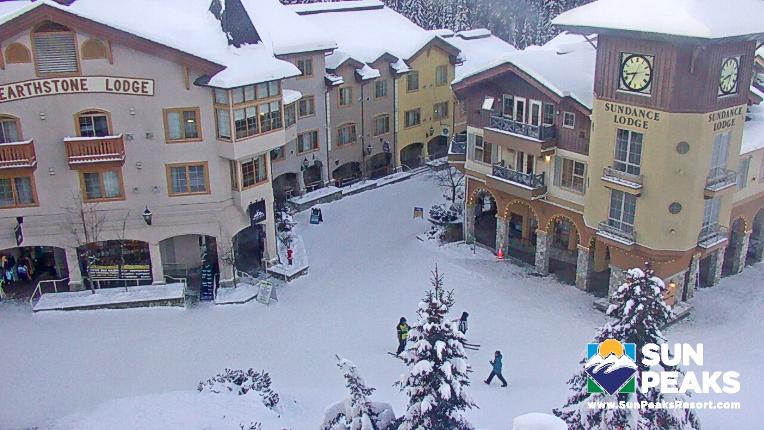 Webcam Sun Peaks: Village Clock Tower