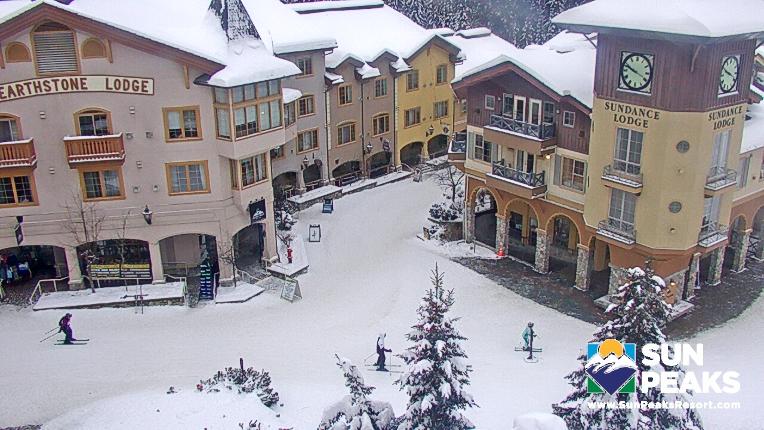 Webcam Sun Peaks: Village Clock Tower