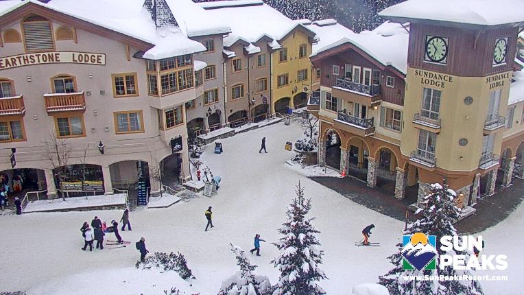 Webcam Sun Peaks: Village Clock Tower