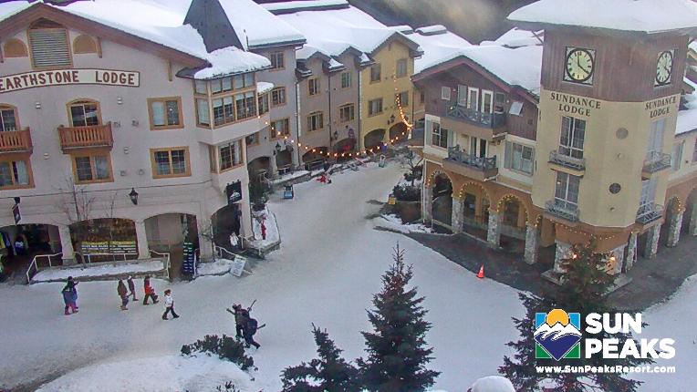Webcam Sun Peaks: Village Clock Tower
