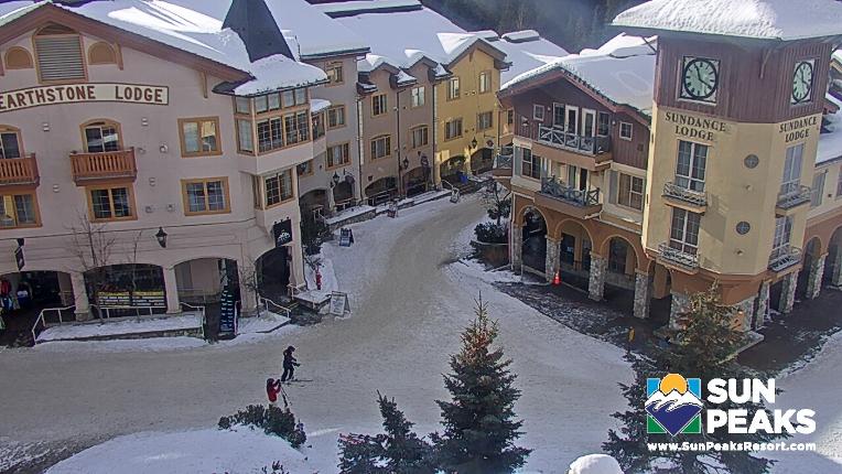 Webcam Sun Peaks: Village Clock Tower
