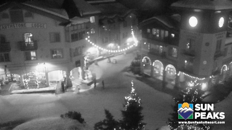 Webcam Sun Peaks: Village Clock Tower